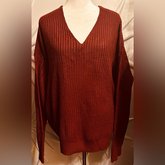NWT Fashion Nova SZ 1X/2X burgundy sweater, knot accent reversible/bust 56”-60” - Picture 2 of 3